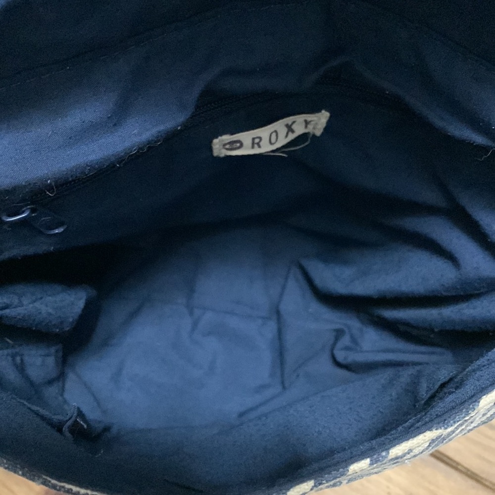 Roxy Crossbody Bag - Picture 3 of 3